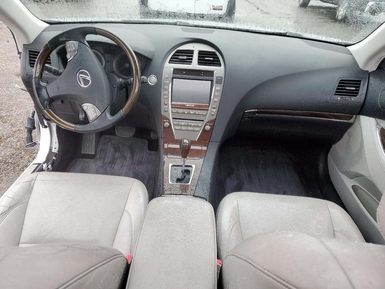 2011 Lexus ES - Image 8