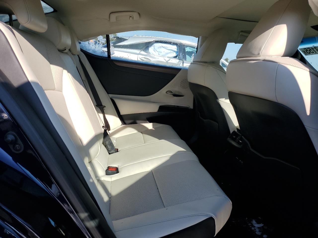 2025 Lexus ES - Image 10