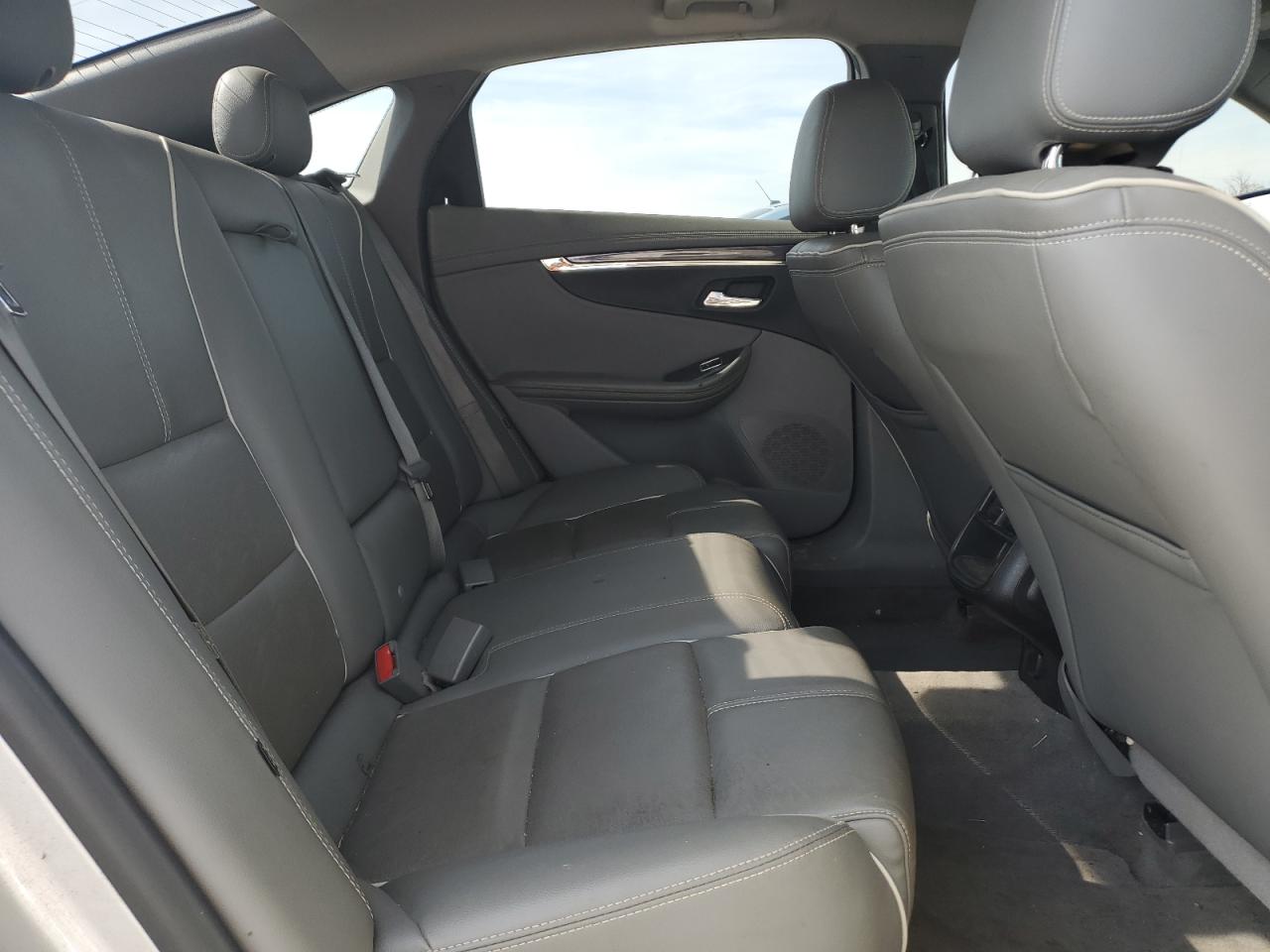 2015 Chevrolet Impala - Image 11