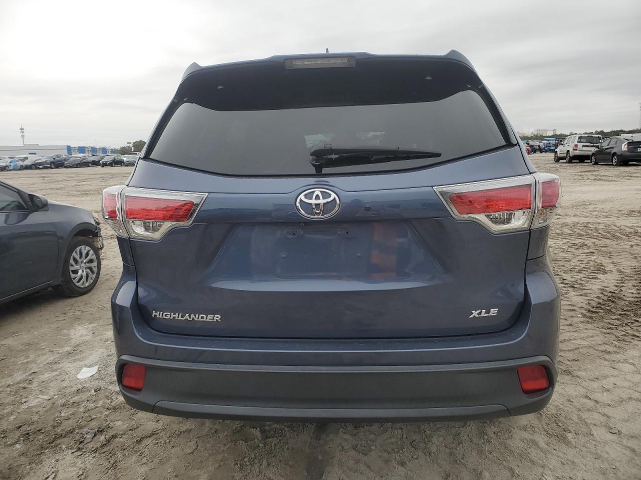 2015 Toyota Highlander - Image 6