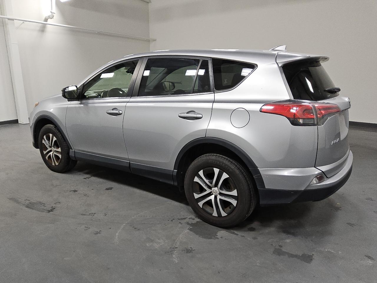 VIN JTMZFREV6JJ196794 2018 TOYOTA RAV4 no.2