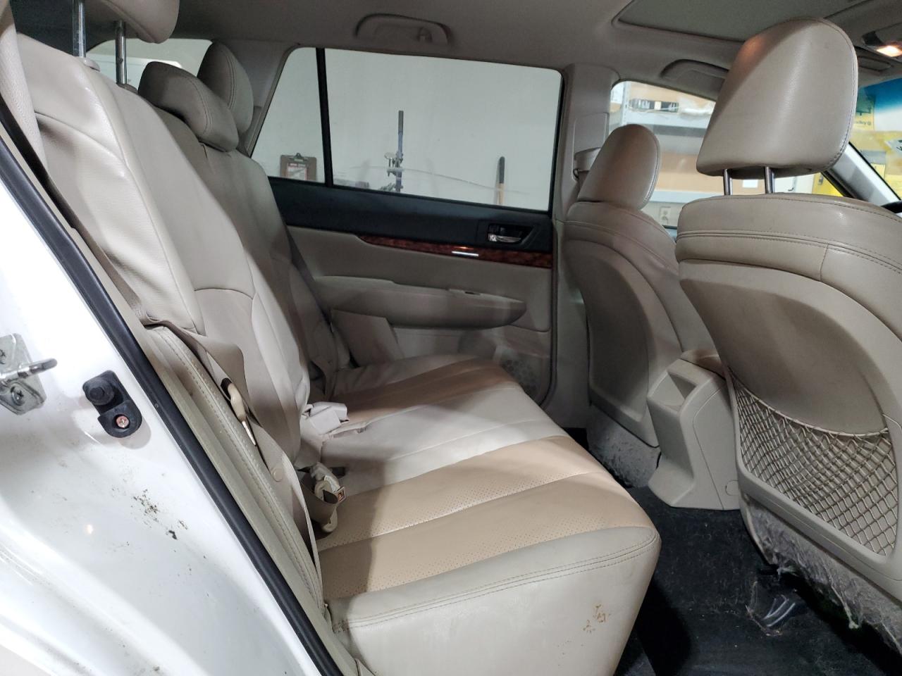 2011 Subaru Outback - Image 11