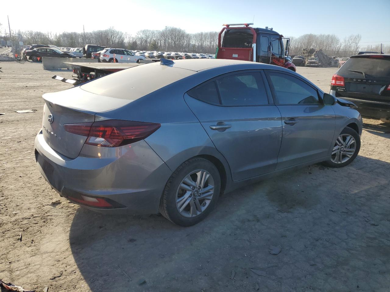 2019 Hyundai Elantra - Image 3
