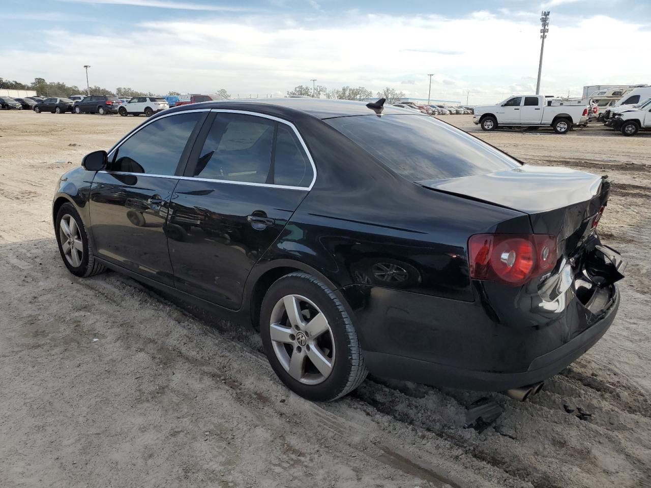 2008 Volkswagen Jetta - Image 2