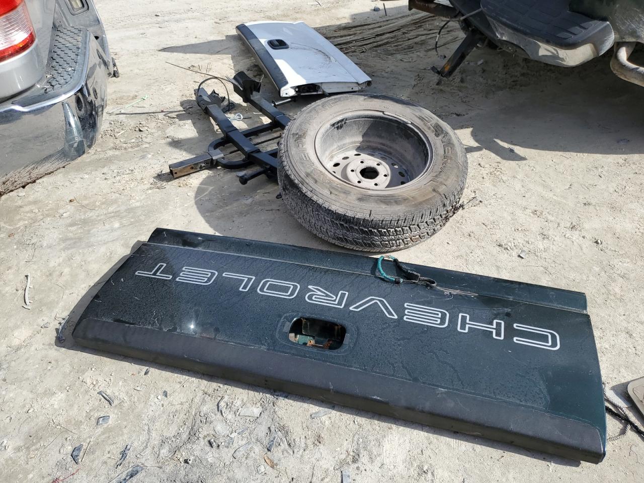 2007 Chevrolet Silverado - Image 12