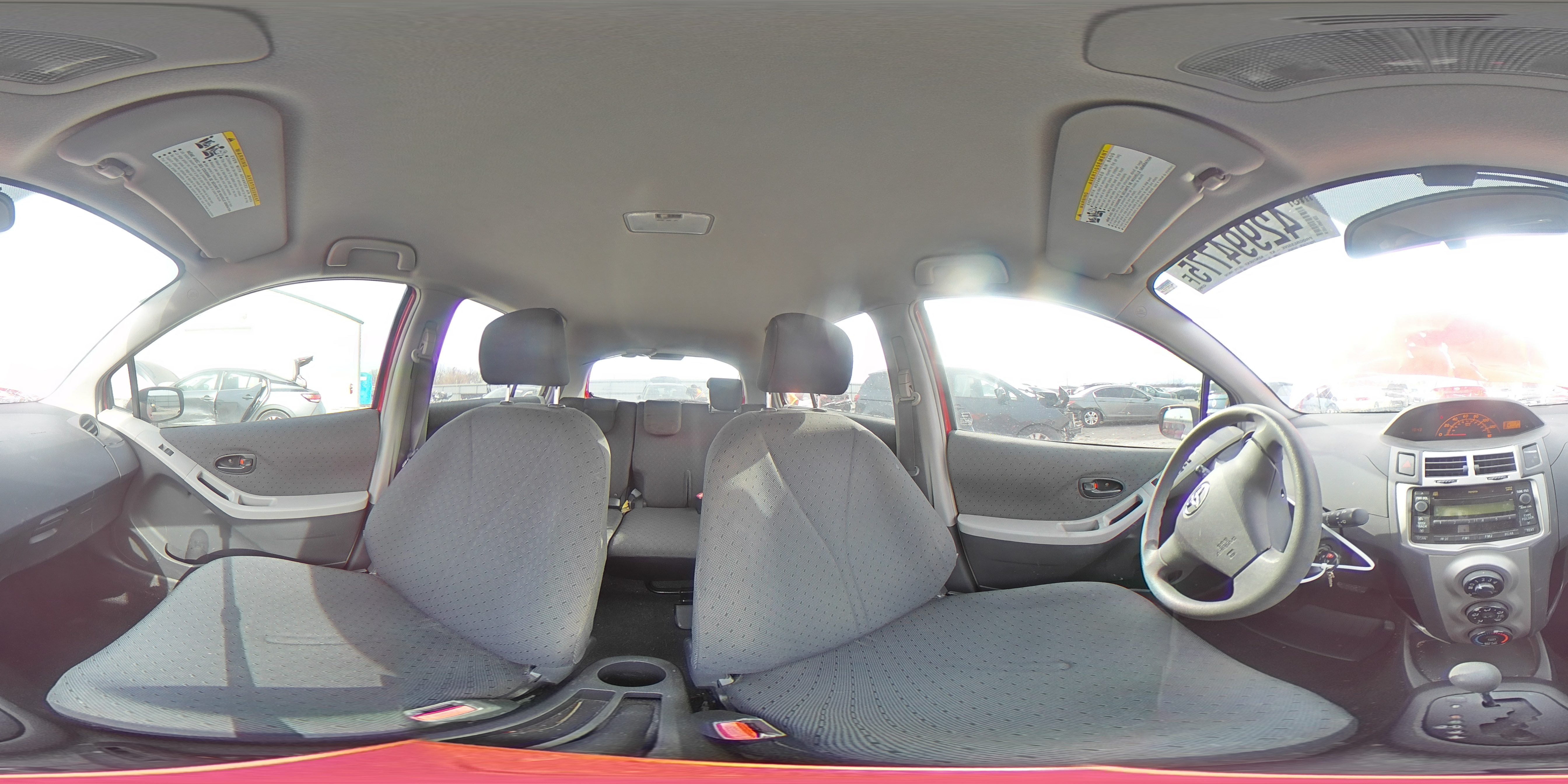 2010 Toyota Yaris - Image 12