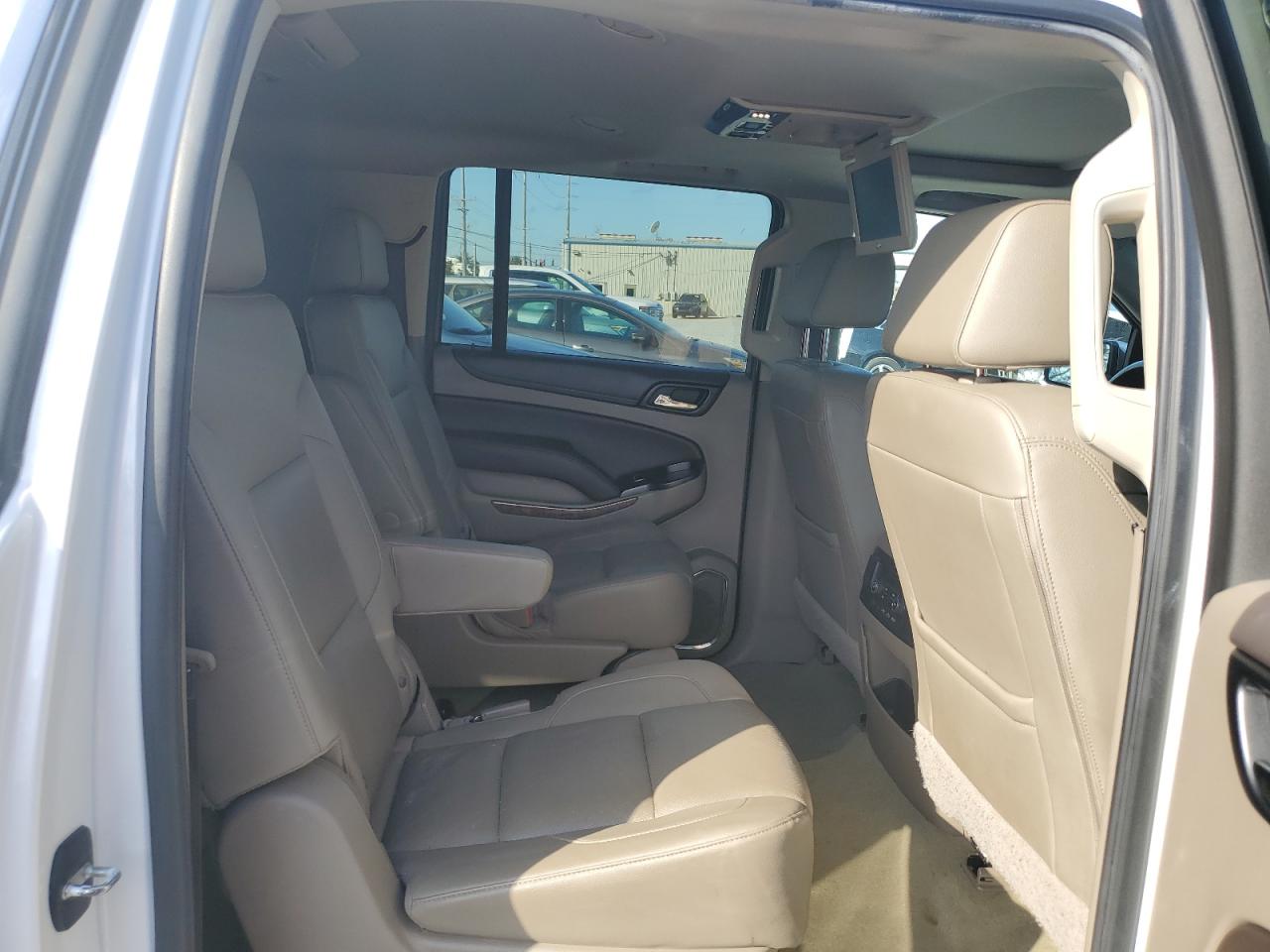 2018 Chevrolet Suburban - Image 11