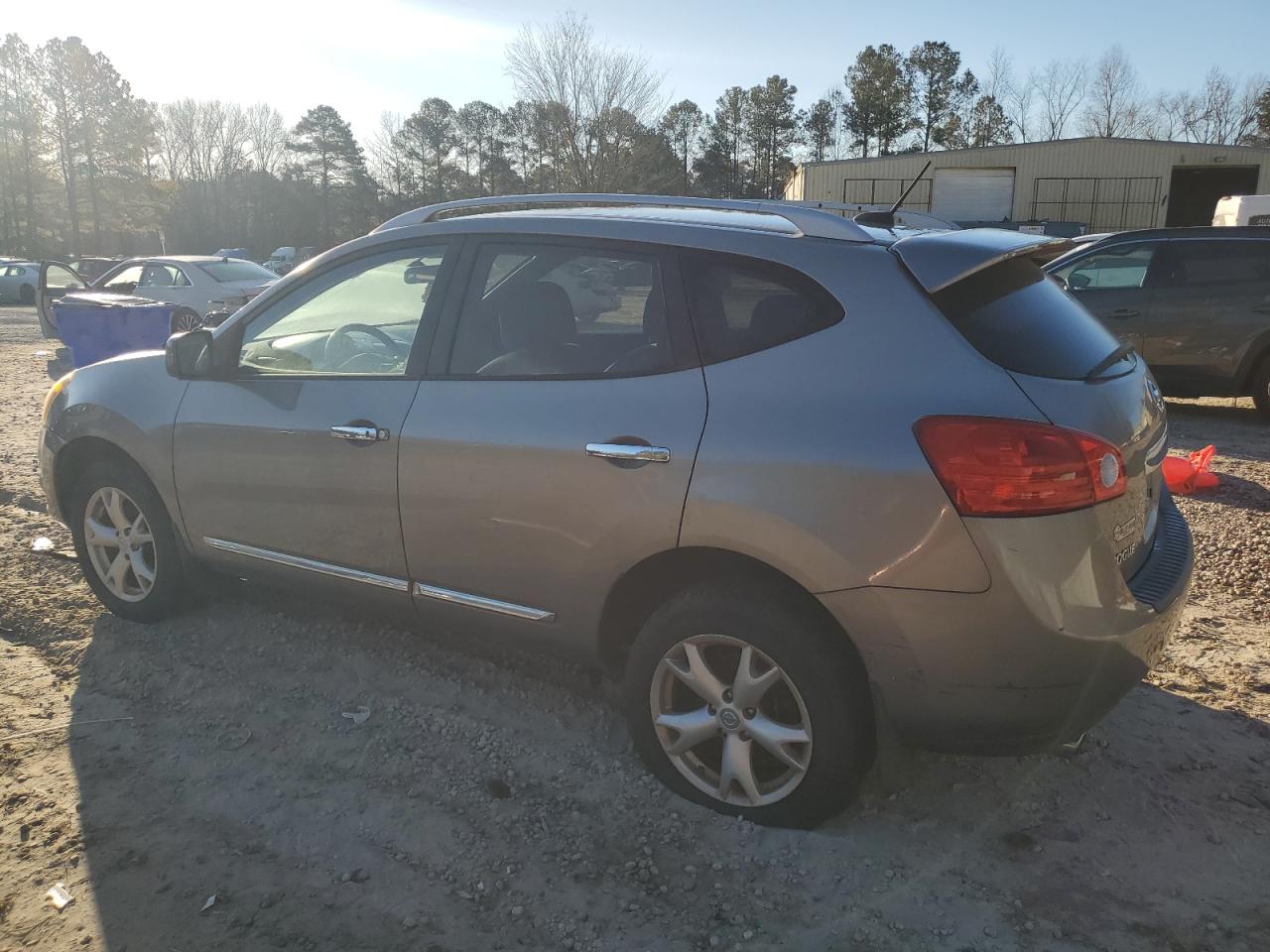 2011 Nissan Rogue - Image 2