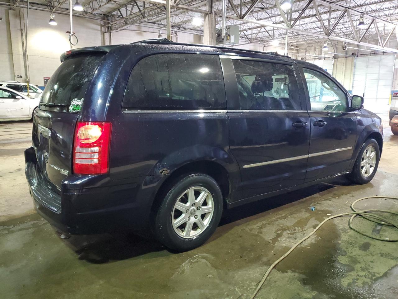 2010 Chrysler Town & Country - Image 3