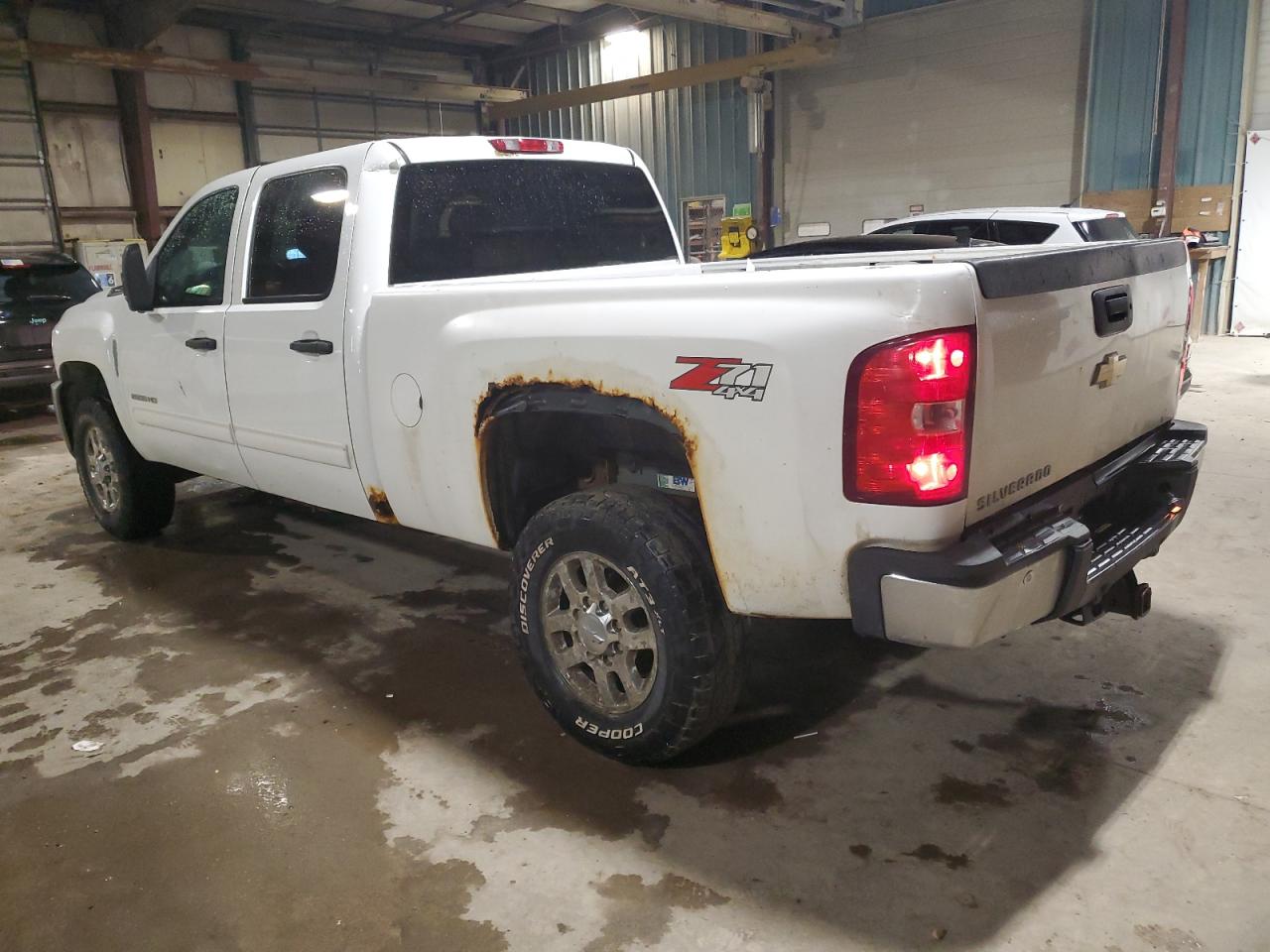 2011 Chevrolet Silverado - Image 2