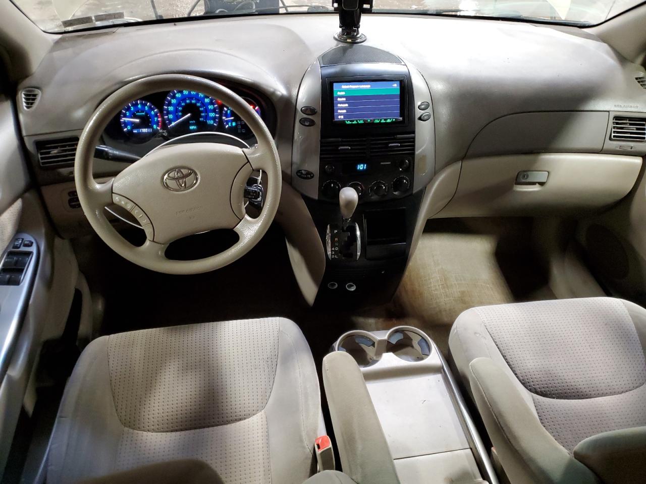 2008 Toyota Sienna - Image 8