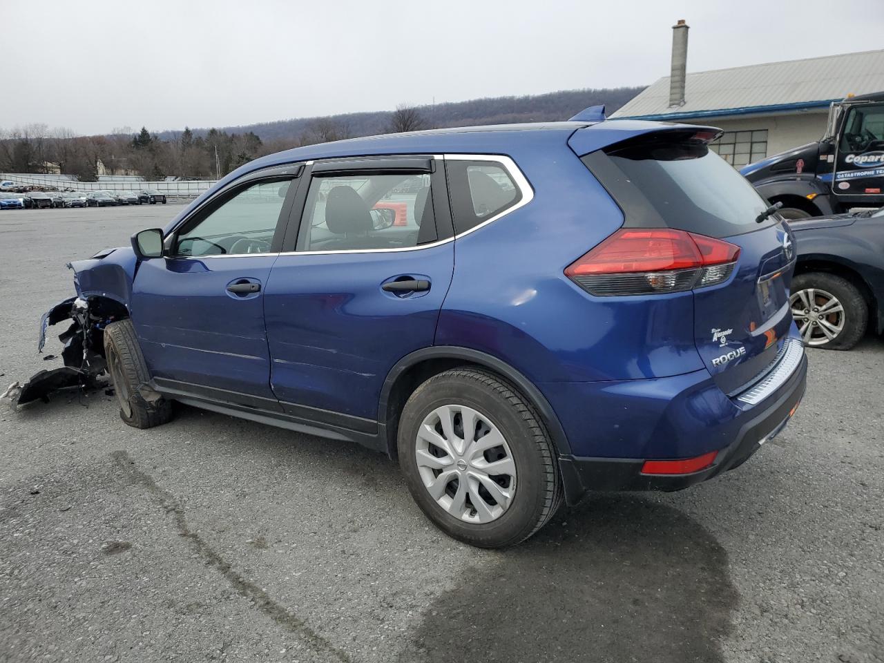 JN8AT2MT1HW138820 2017 NISSAN ROGUE - Image 2