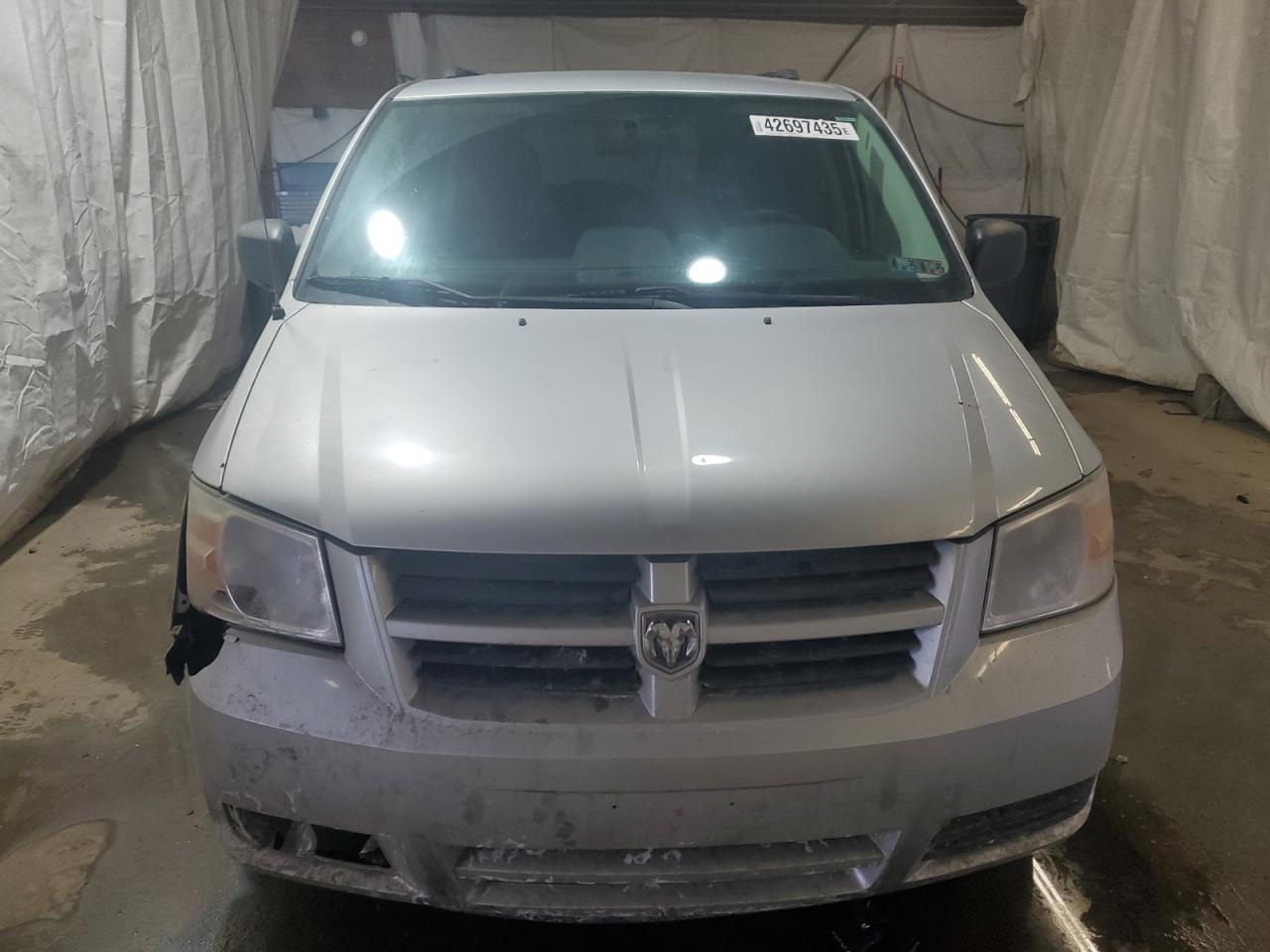 2010 Dodge Caravan - Image 5