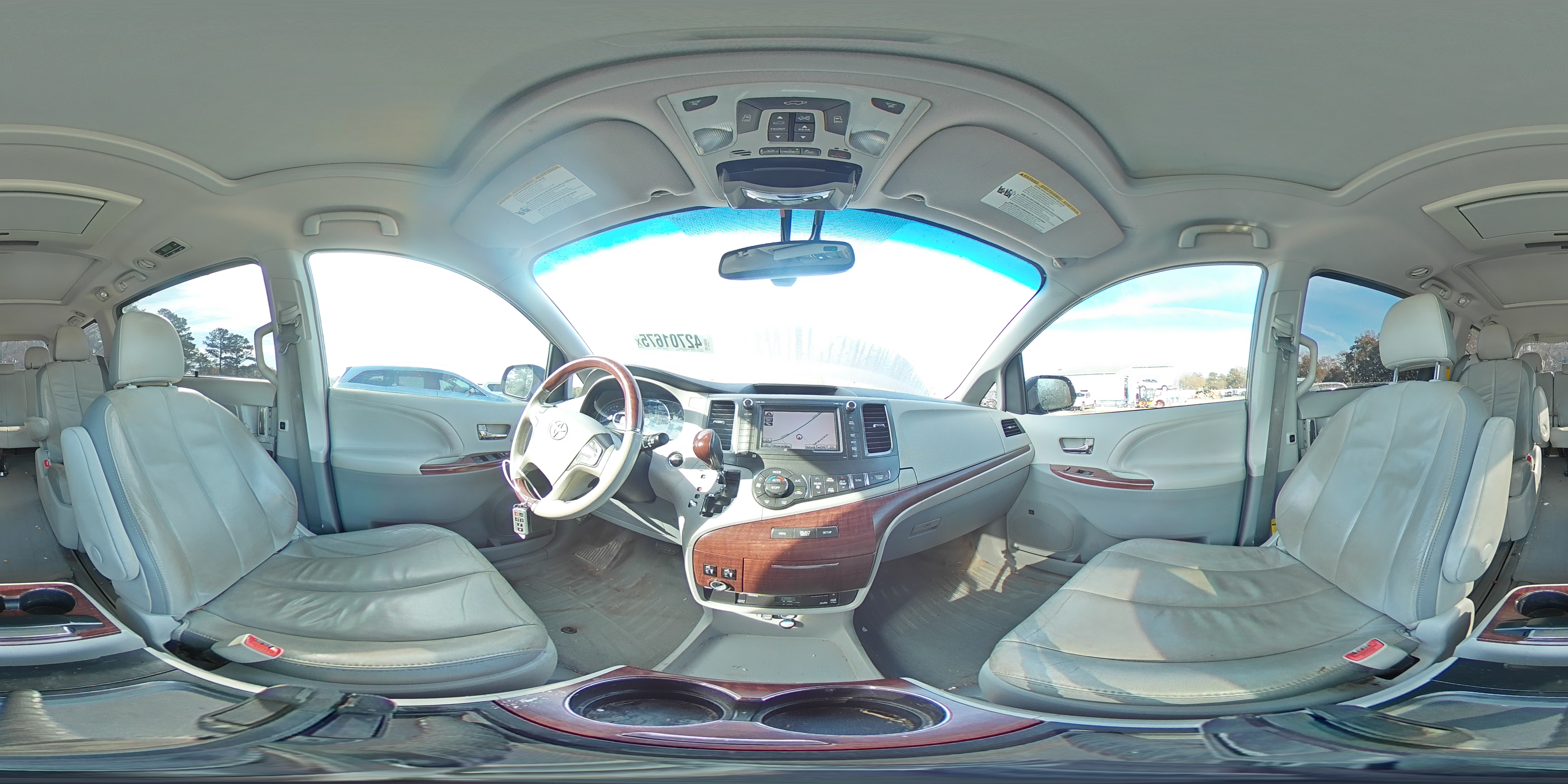 2014 Toyota Sienna - Image 16