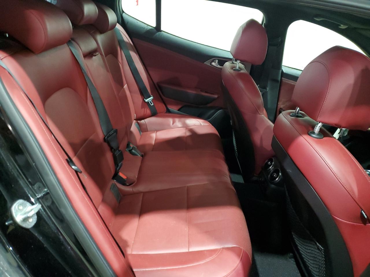 2021 Kia Stinger - Image 10