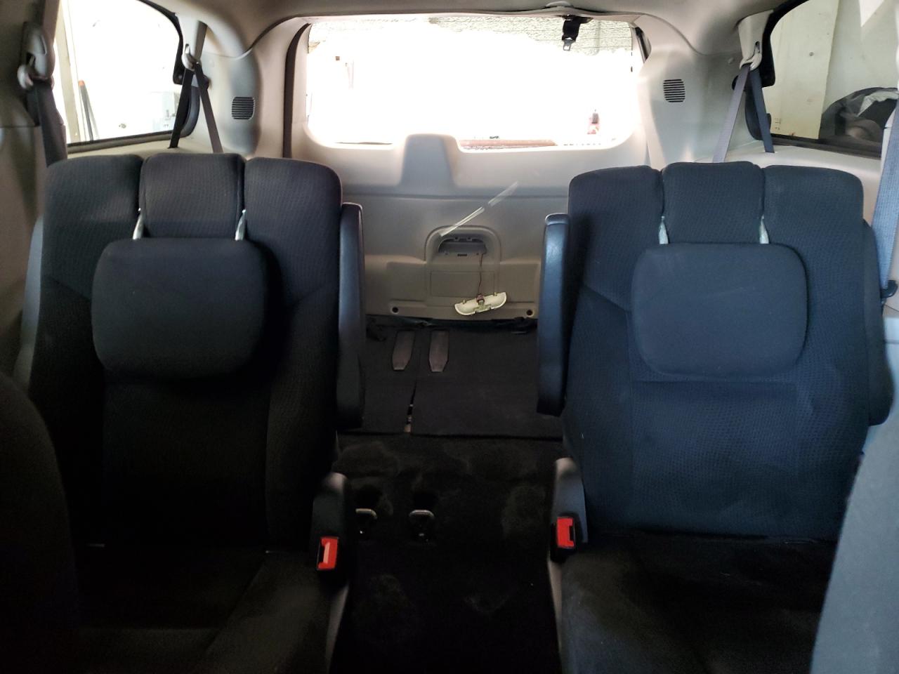 2016 Dodge Caravan - Image 10
