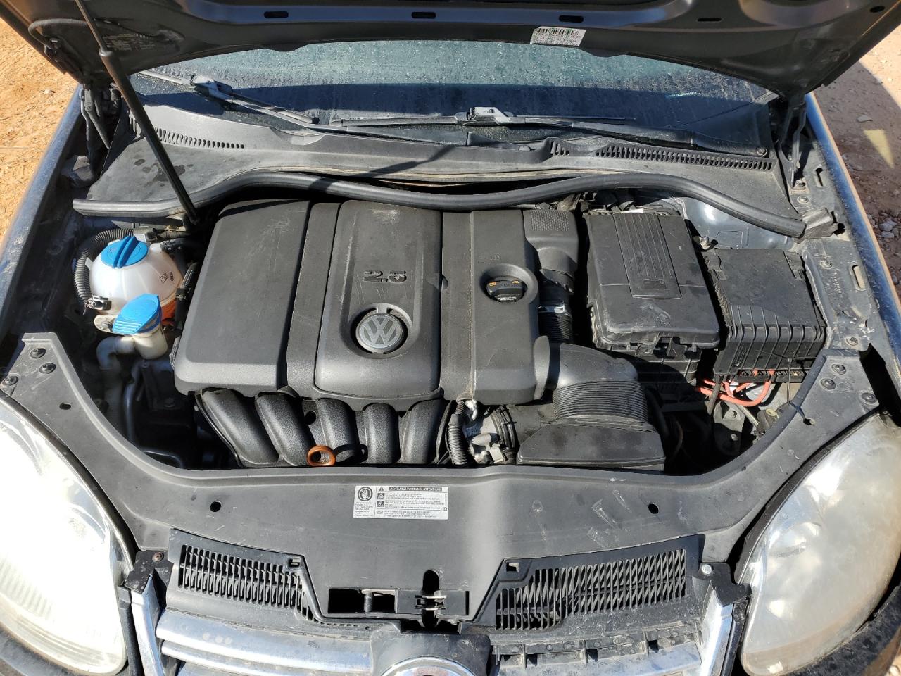 2010 Volkswagen Jetta - Image 13