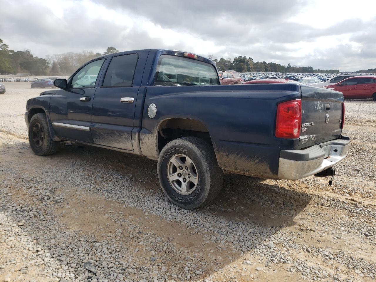 2005 Dodge Dakota - Image 2