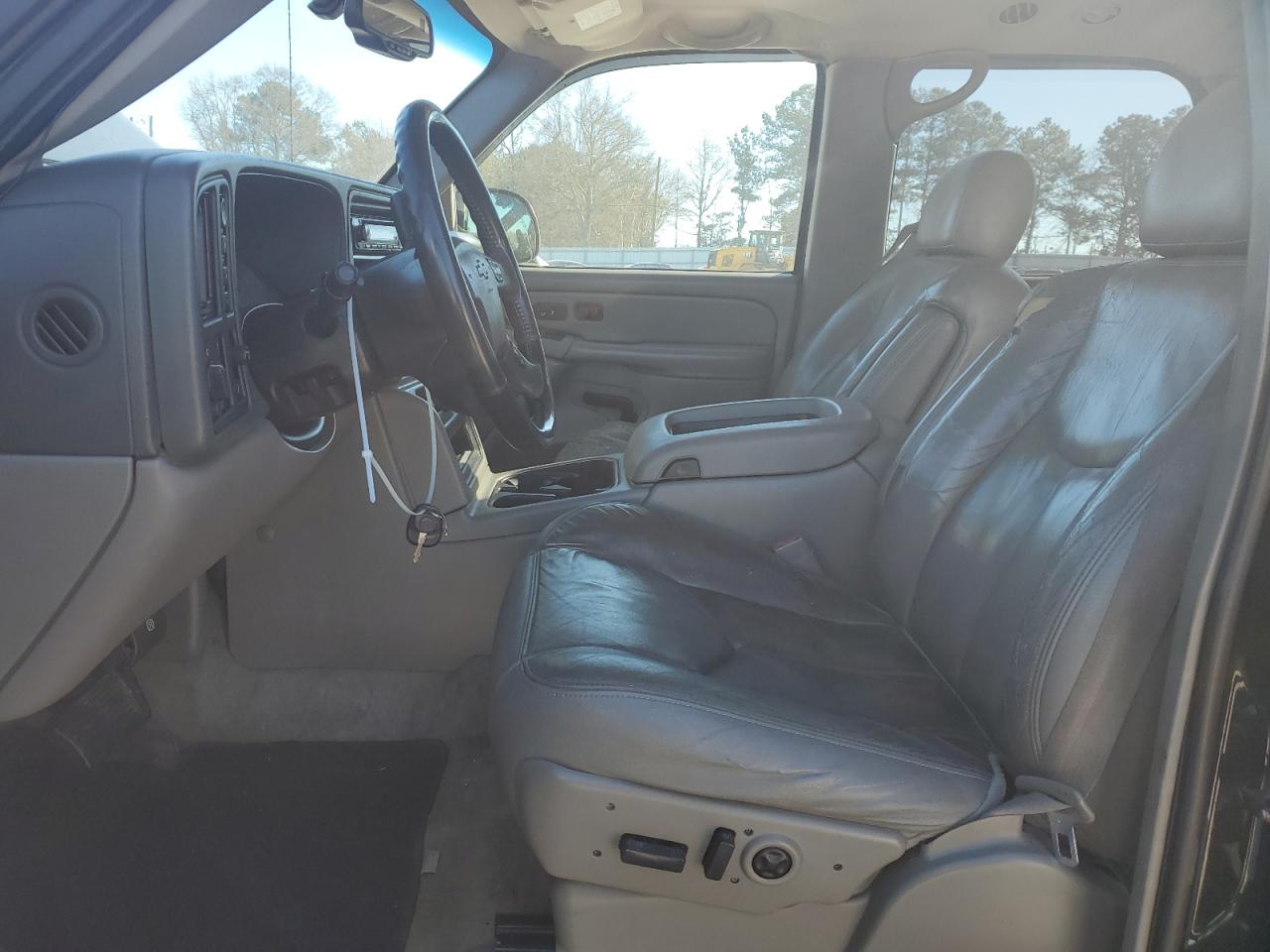 2004 Chevrolet Tahoe - Image 7