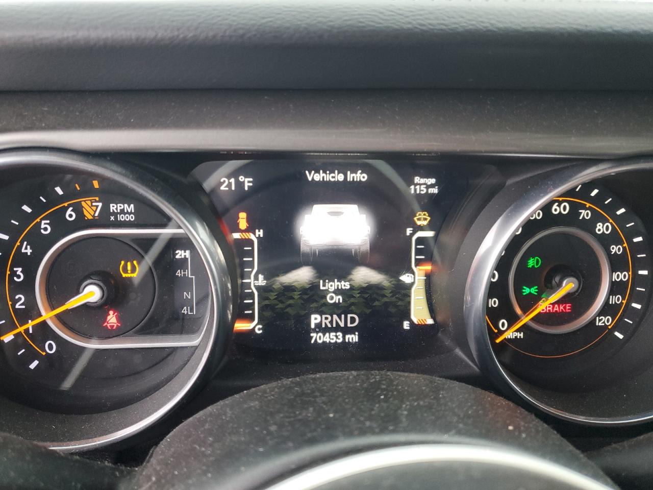 2018 Jeep Wrangler Unlimited Sahara VIN: 1C4HJXEGXJW260824 Lot: 86741034