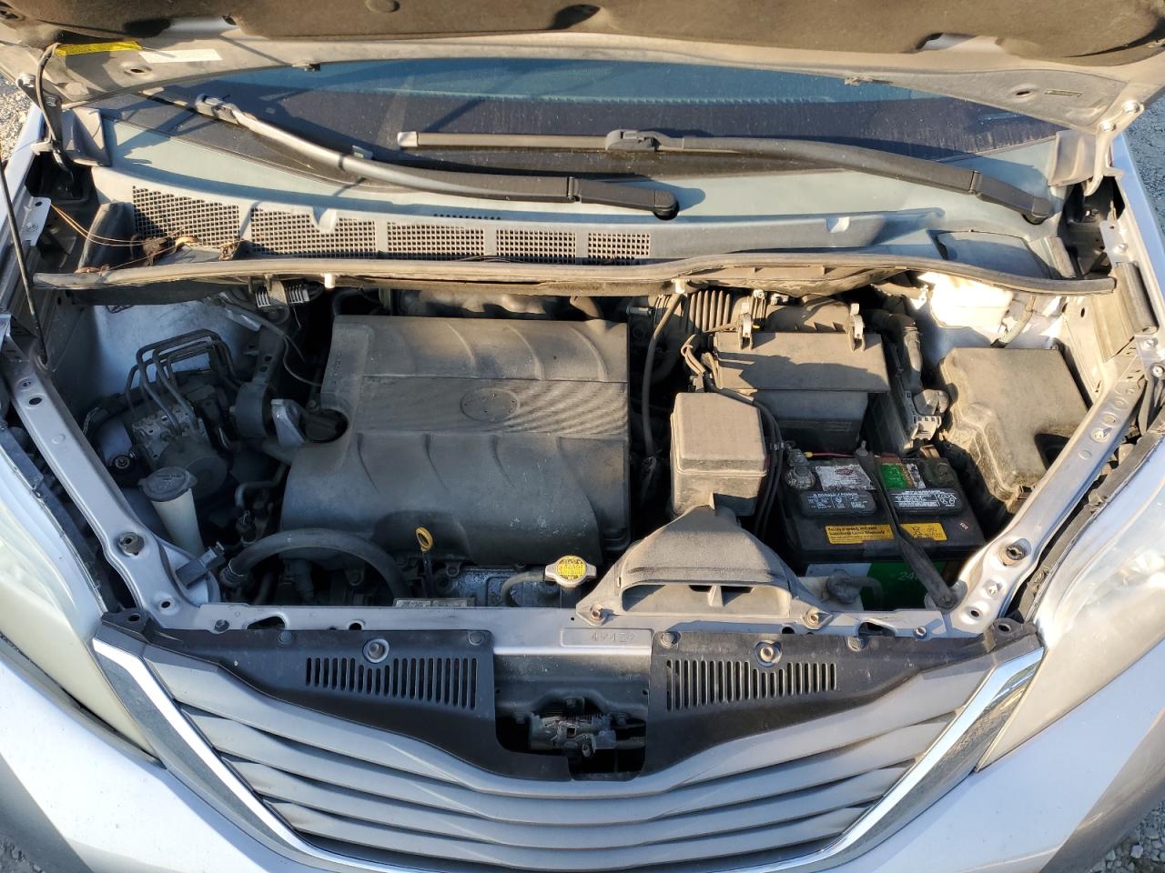 2012 Toyota Sienna - Image 12