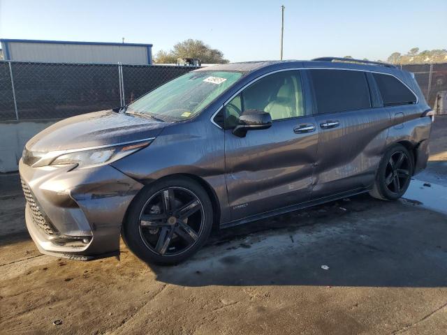 2021 Toyota Sienna Xse