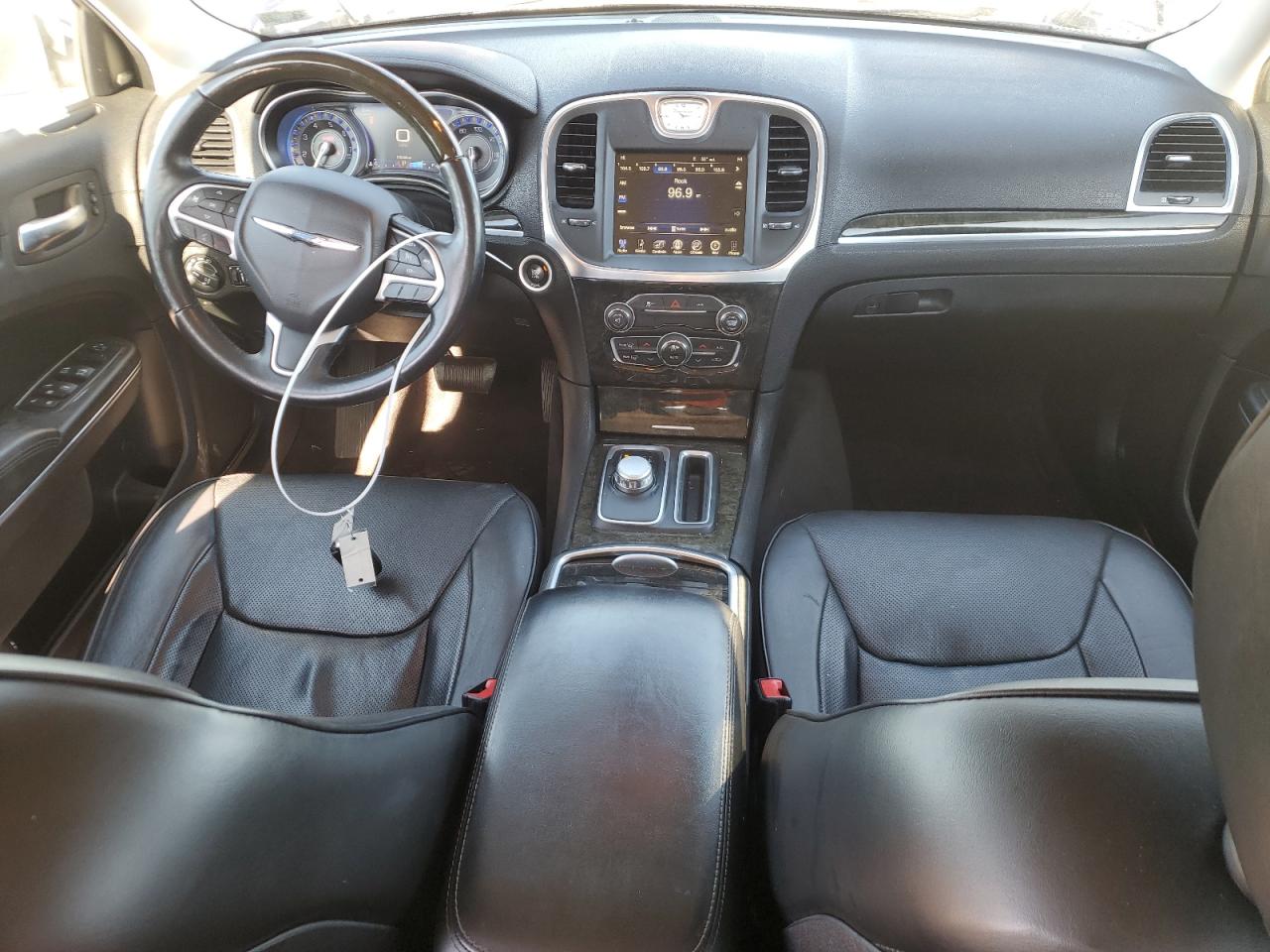 2016 Chrysler 300 - Image 8