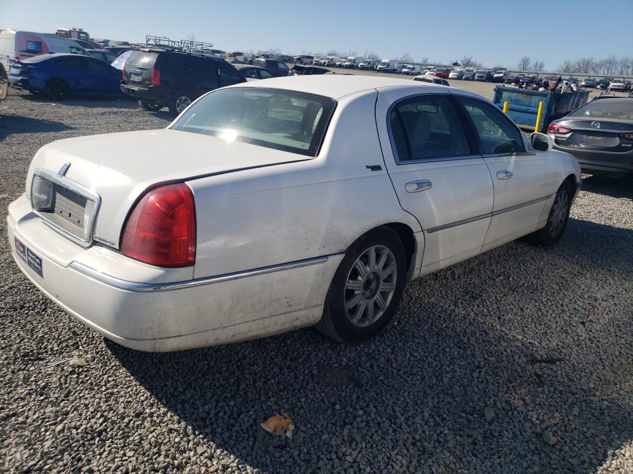 2011 Lincoln Town Car - Image 3