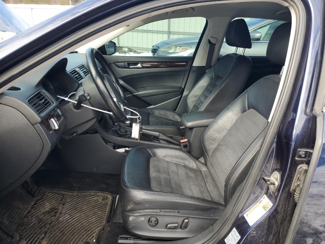 2014 Volkswagen Passat - Image 7