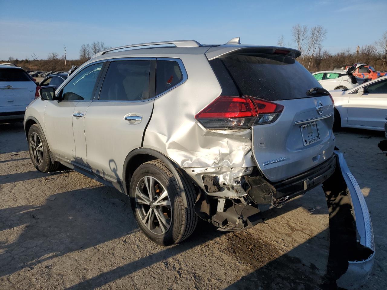 2018 Nissan Rogue - Image 2