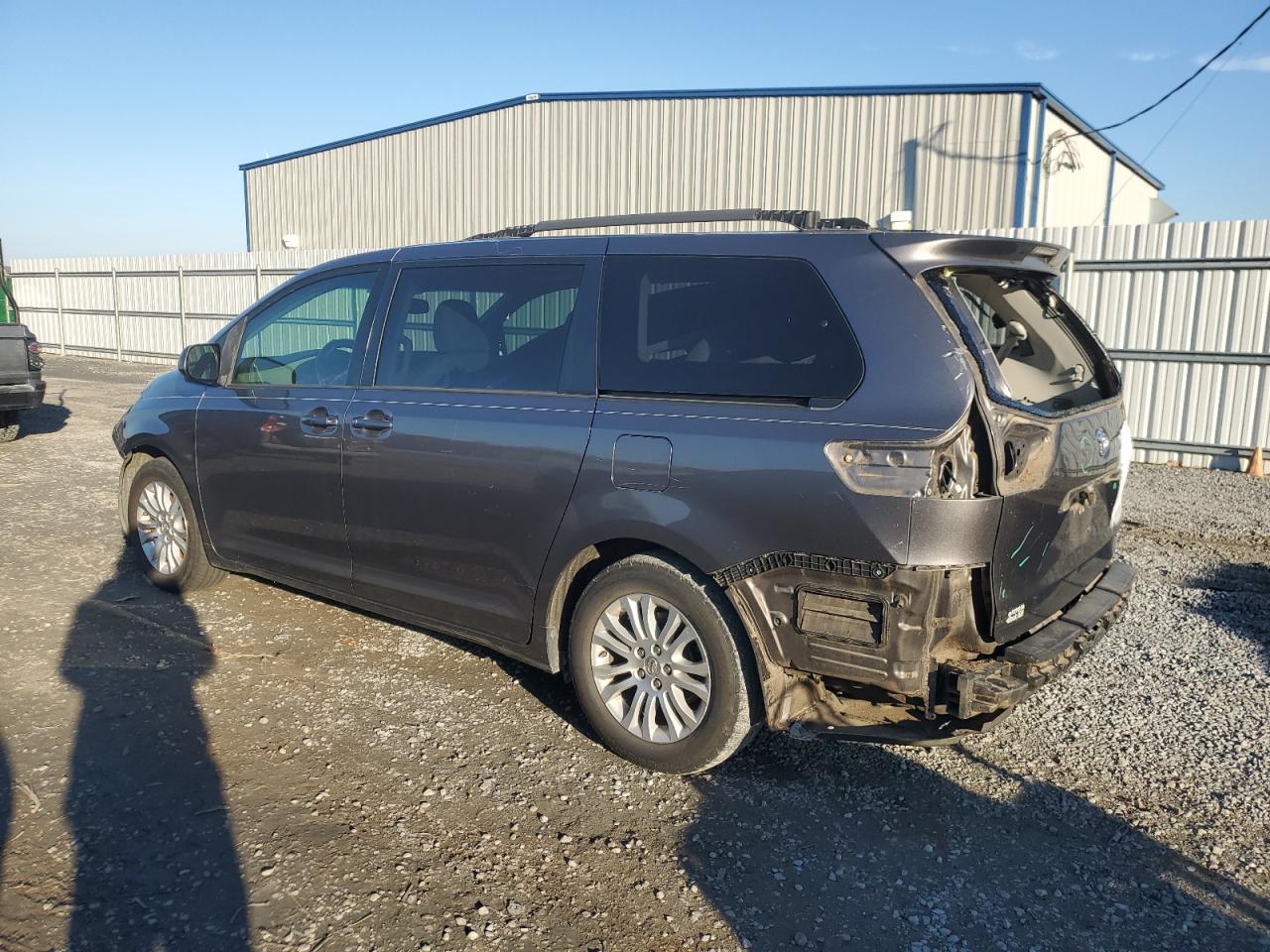 2013 Toyota Sienna - Image 2