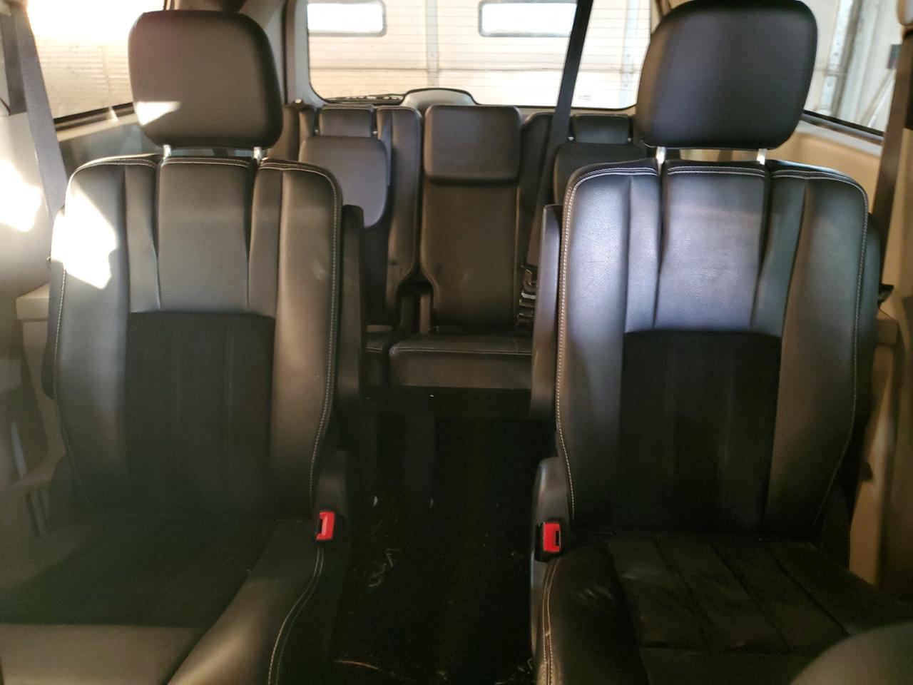 2017 Dodge Caravan - Image 10