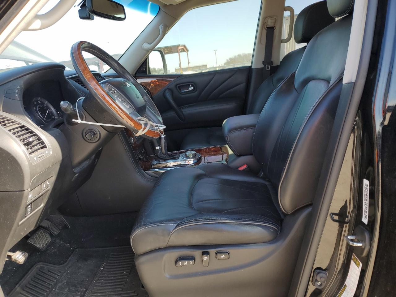2015 Infiniti QX80 - Image 7