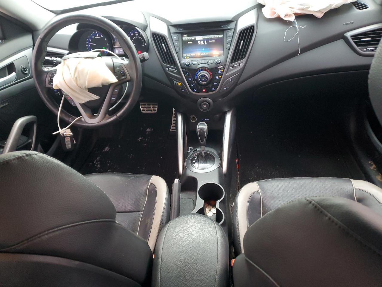 2015 Hyundai Veloster - Image 8