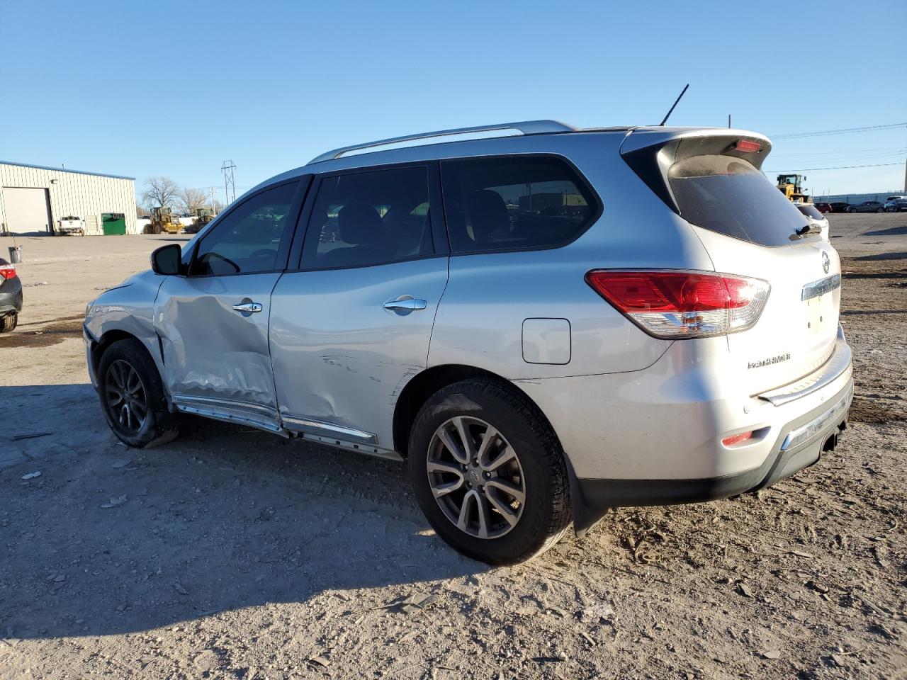 2016 Nissan Pathfinder - Image 2