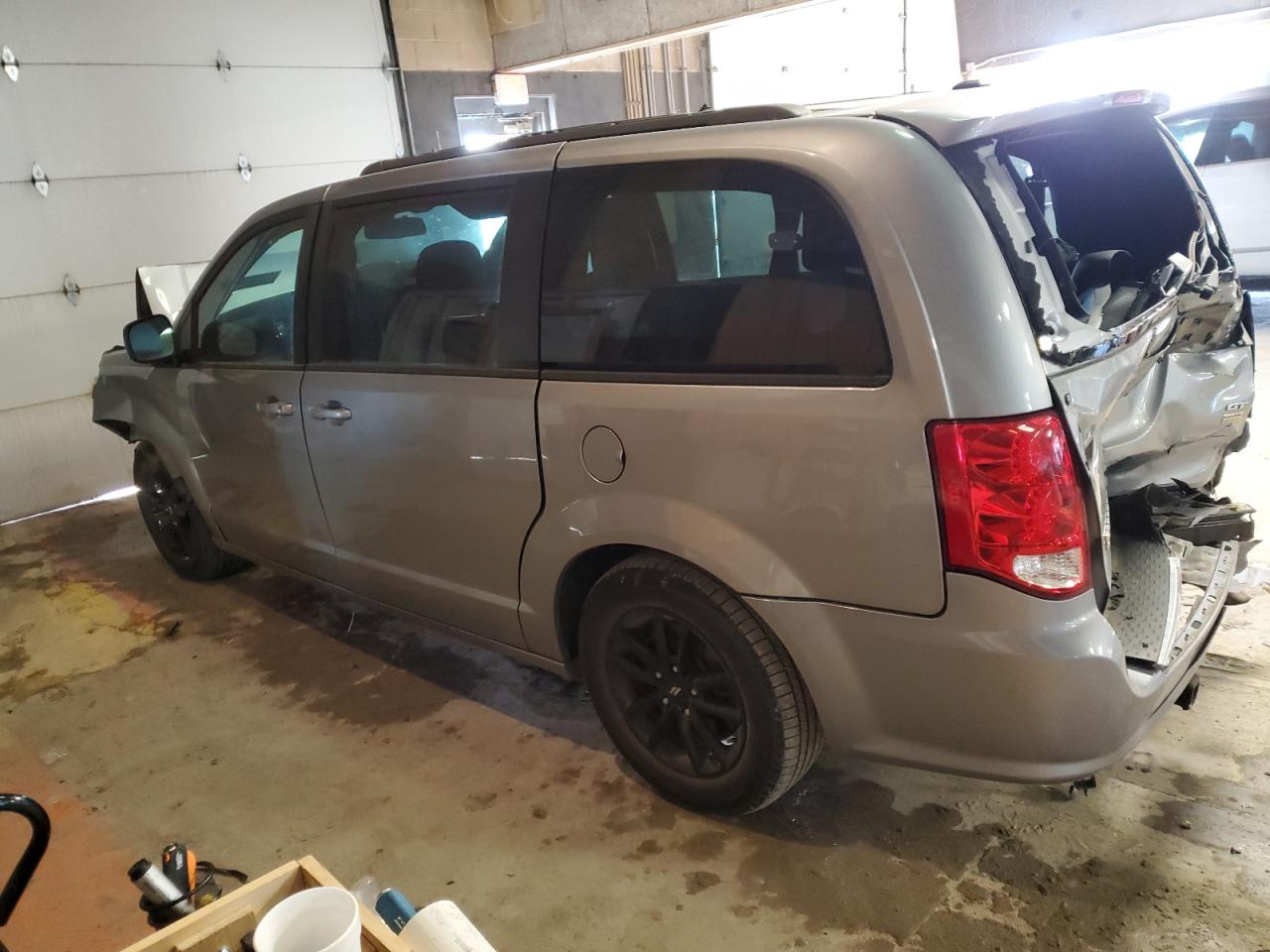 2019 Dodge Caravan - Image 2