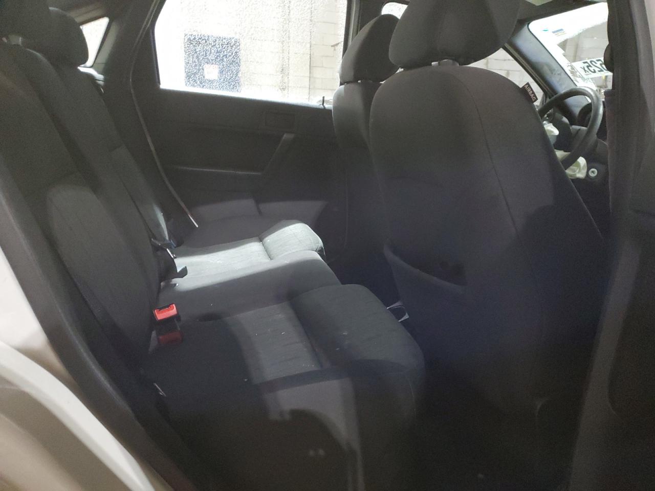 2010 Ford Focus - Image 11