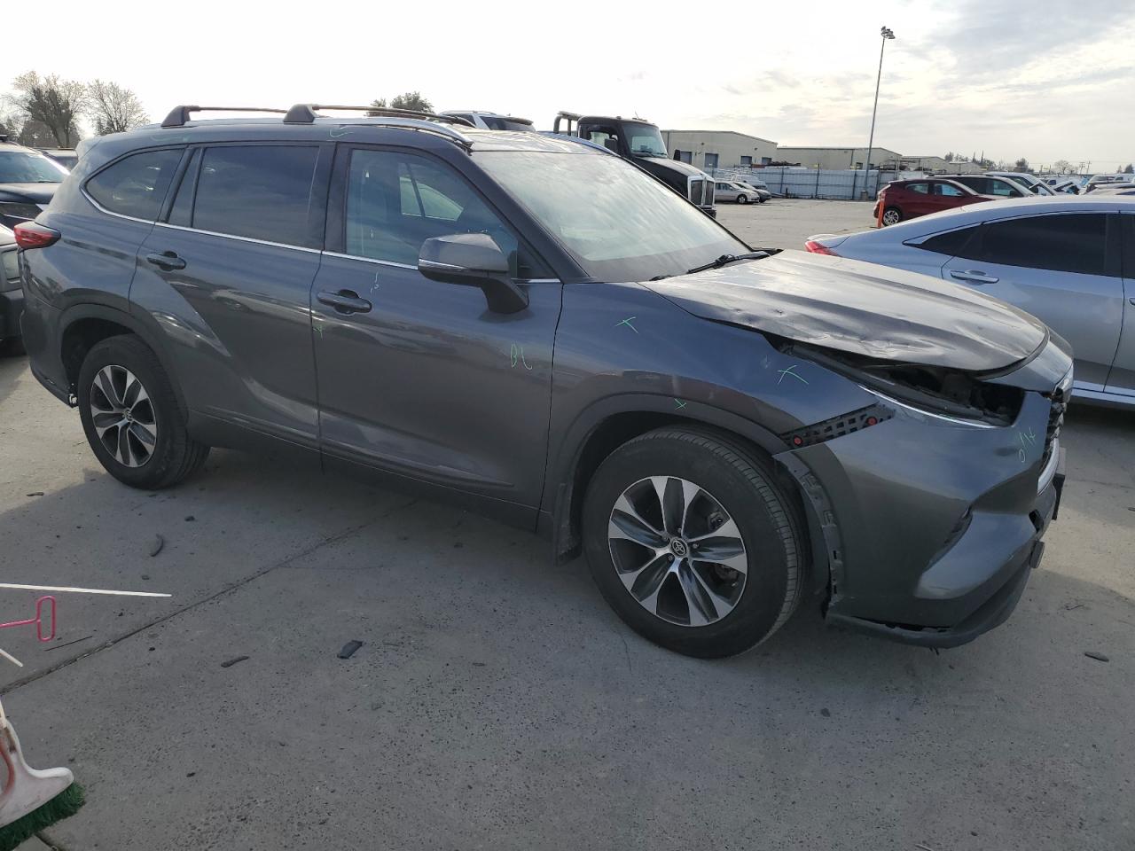 2021 Toyota Highlander - Image 4