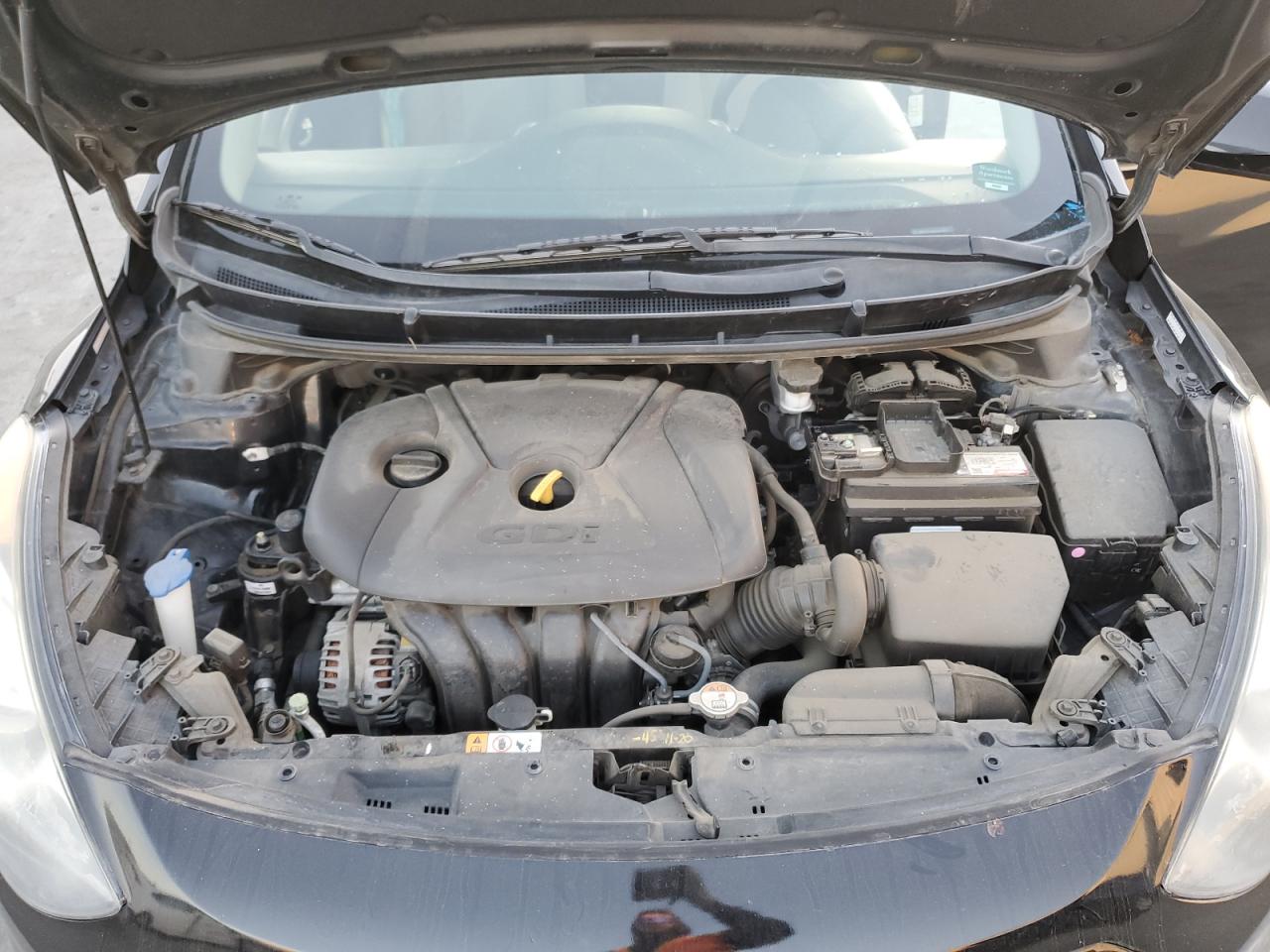 2016 Hyundai Elantra - Image 13