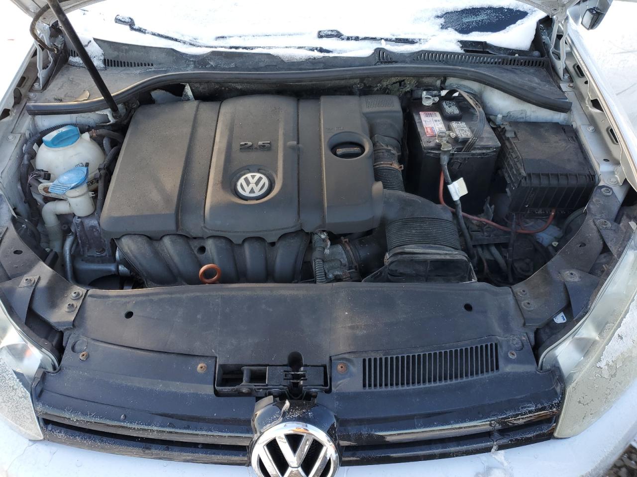 2010 Volkswagen Jetta - Image 14