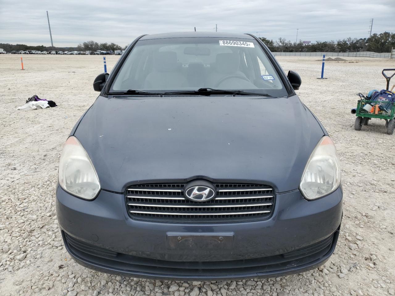 2010 Hyundai Accent - Image 5
