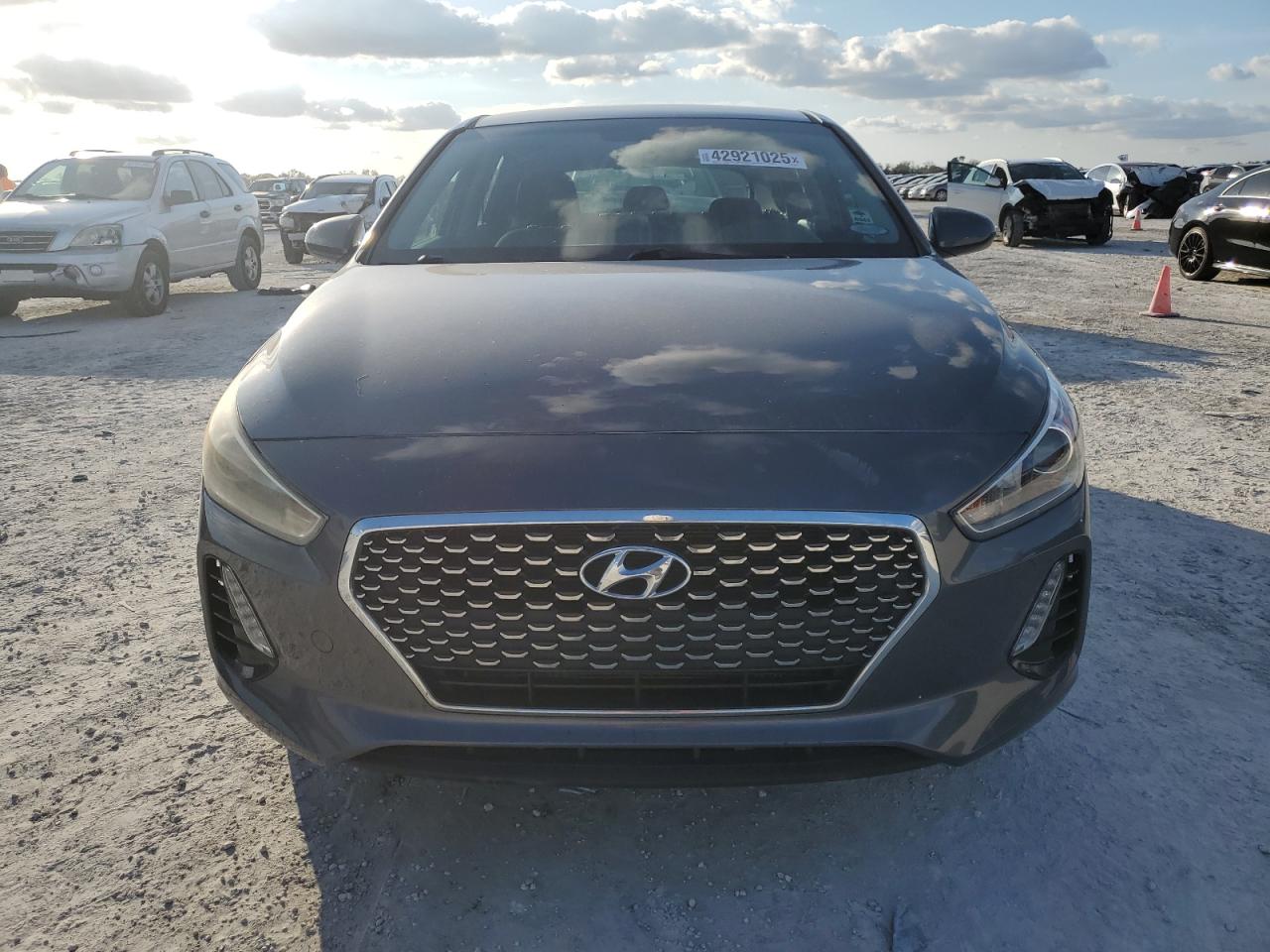 2018 Hyundai Elantra - Image 5