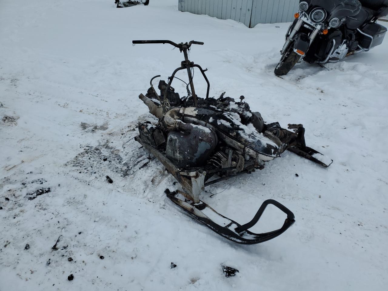 Davison, MI에서 판매 중인 2001 Skidoo Snowmobile - Burn