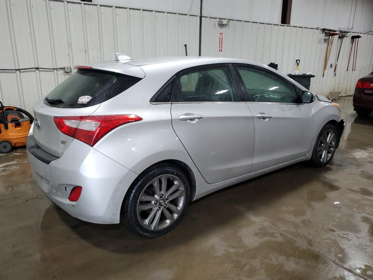 2016 Hyundai Elantra - Image 3