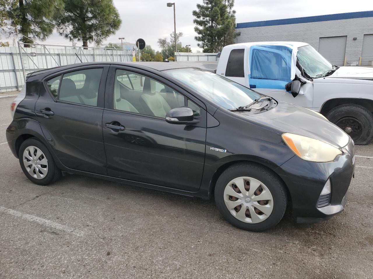 VIN JTDKDTB30D1536808 2013 TOYOTA PRIUS no.4