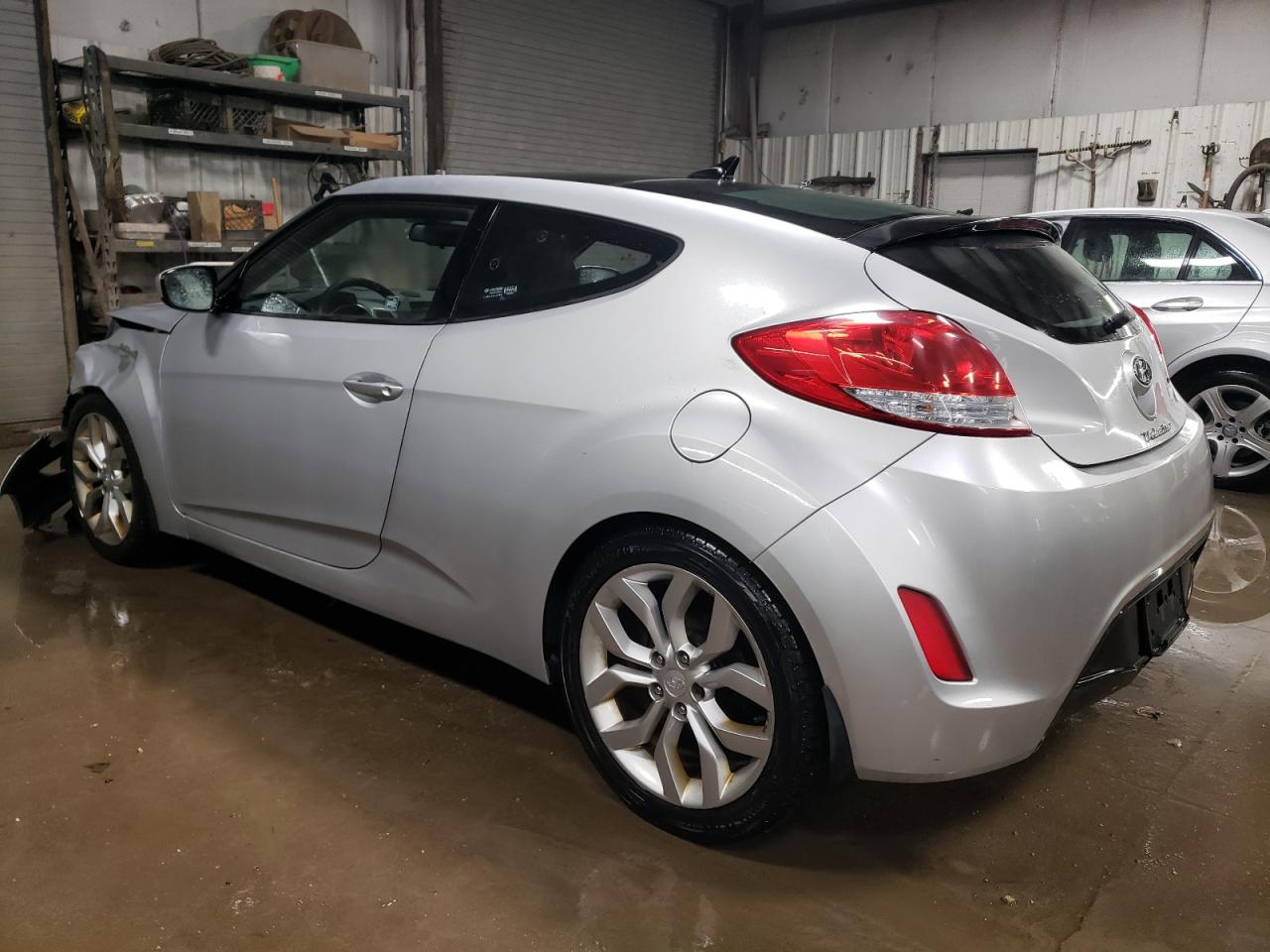 2013 Hyundai Veloster - Image 2