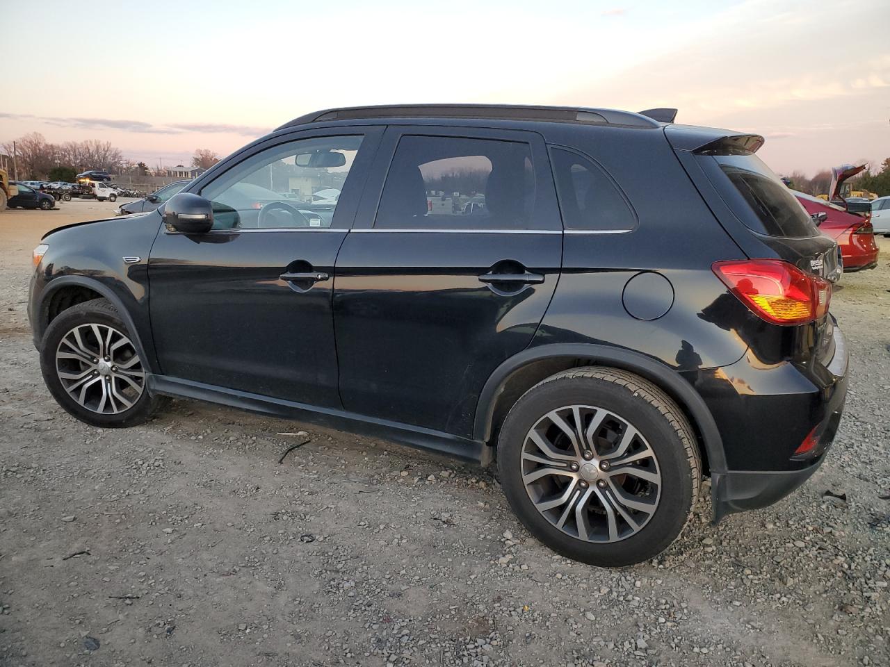 2018 Mitsubishi Outlander - Image 2