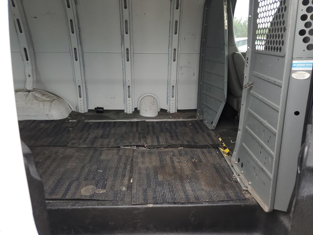 2017 Chevrolet Express VIN: 1GCWGASS4H1118453 Lot: 87353984