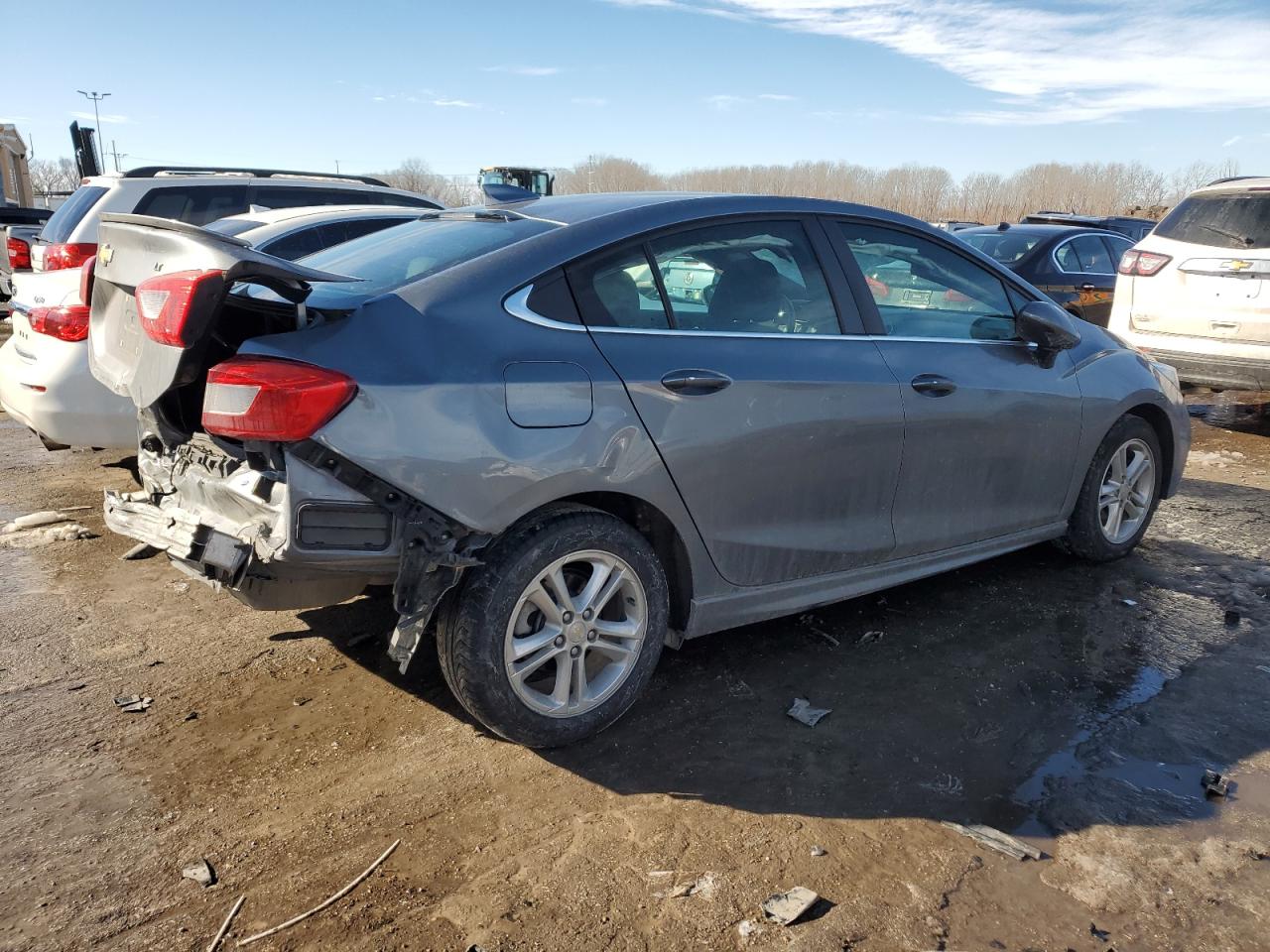 2018 Chevrolet Cruze - Image 3