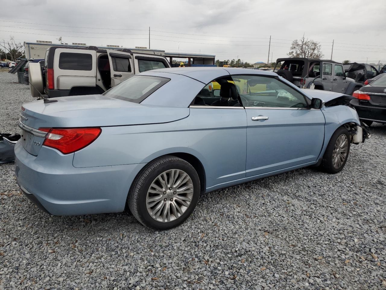 2013 Chrysler 200 - Image 3